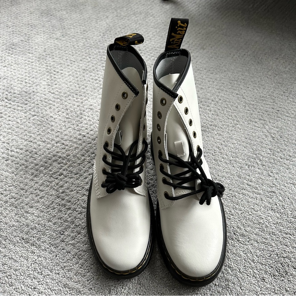 NEW Dr. Martens Zavala 8-Eyelet Combat Boot in White - Picture 7 of 9